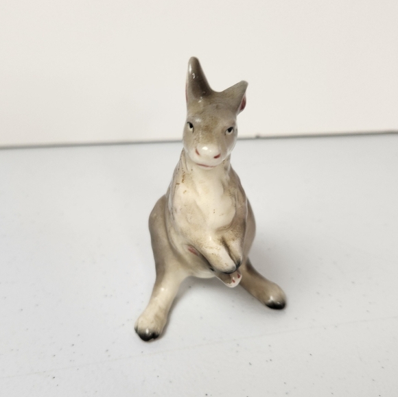 Vintage Japan Ceramic Kangaroo Joey Hand Painted Figurine Japan 1960s Kitsch - Picture 3 of 8